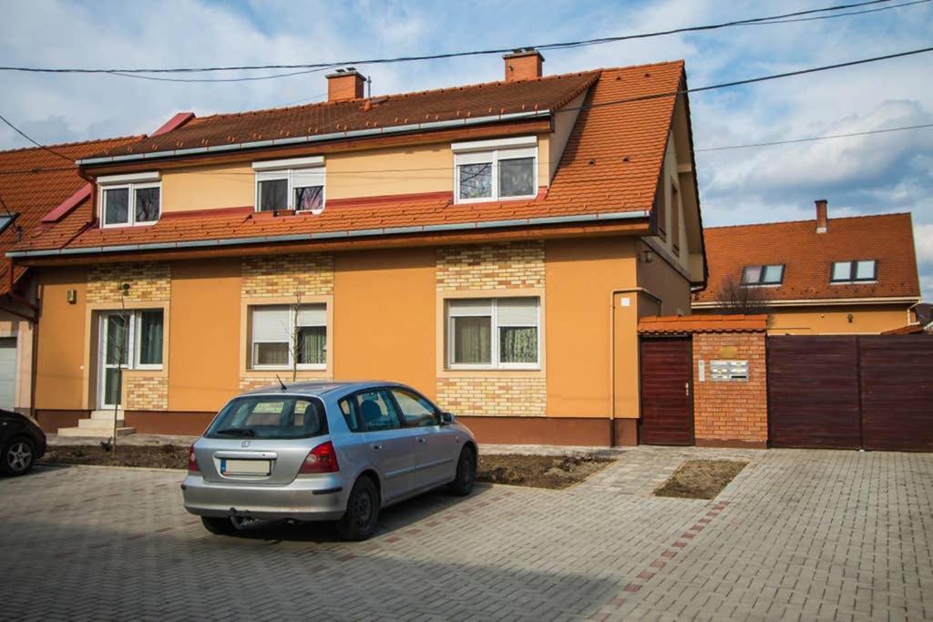Teubel apartman 1. Szekesfehervar Bagian luar foto