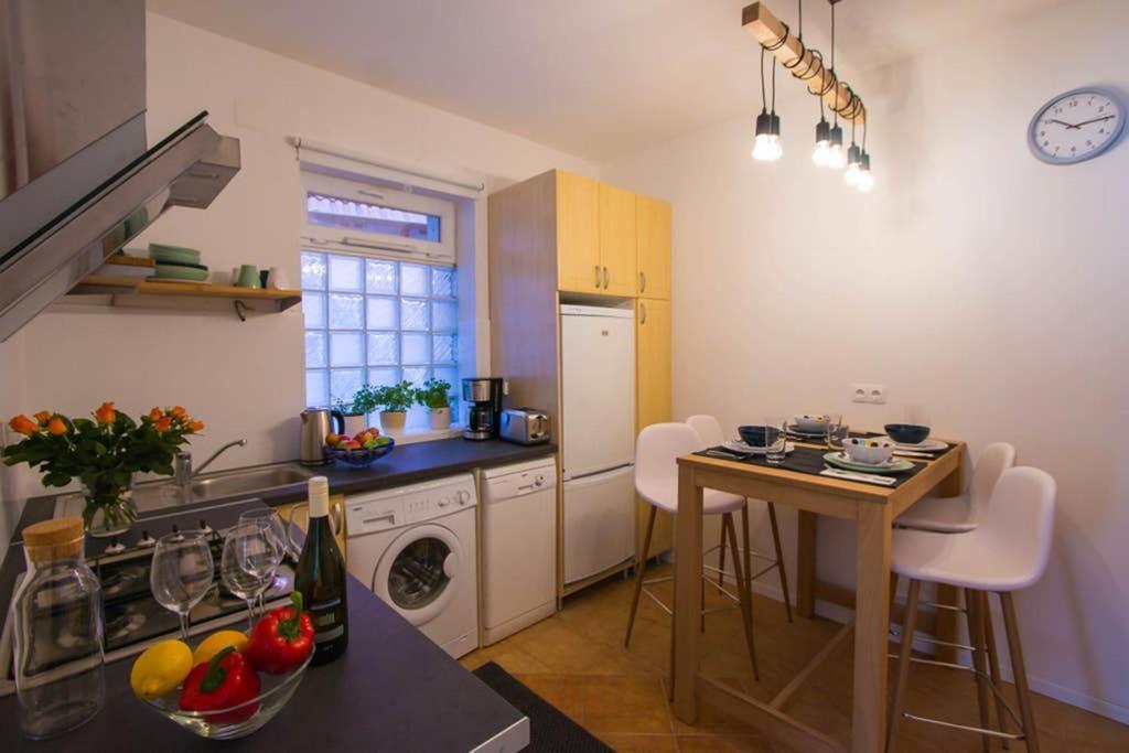 Teubel apartman 1. Szekesfehervar Bagian luar foto