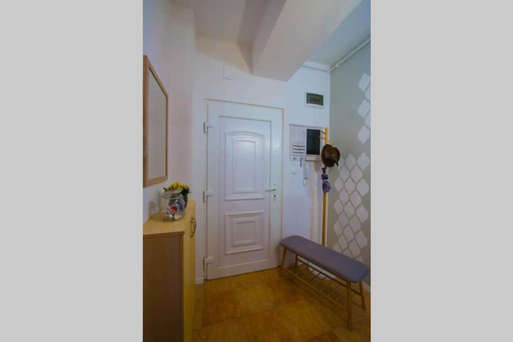 Teubel apartman 1. Szekesfehervar Bagian luar foto